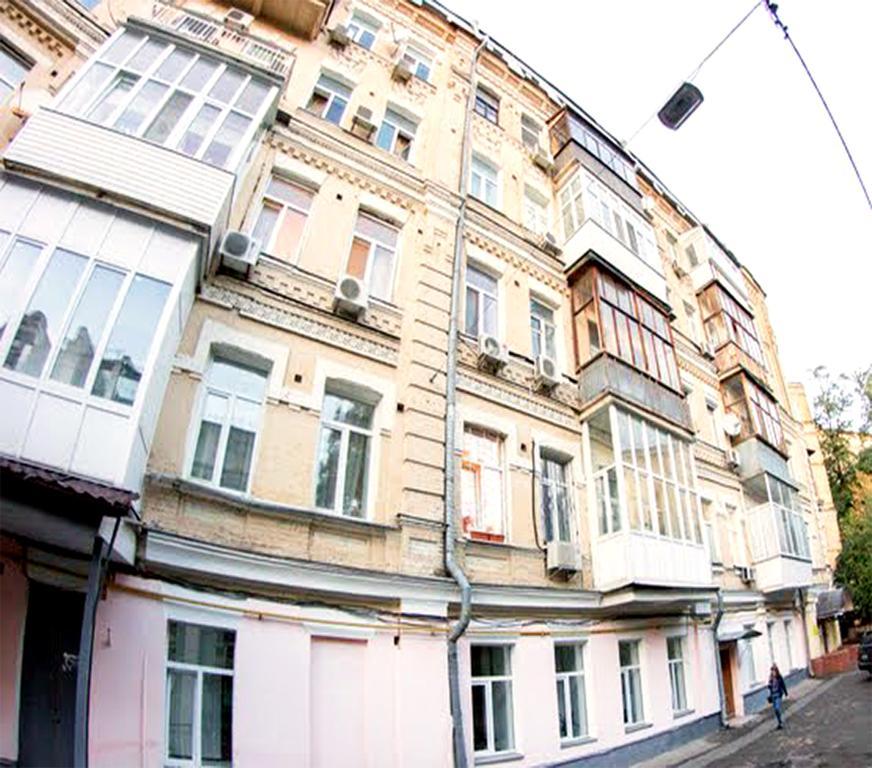 Status Guesthouse Kiev Exteriör bild